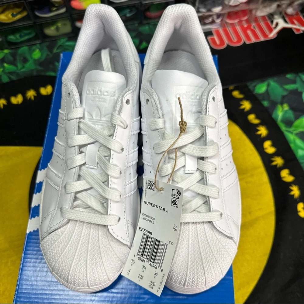 Adidas Superstar Foundation Triple White Size 4Y/5W  NIB - Picture 3 of 6
